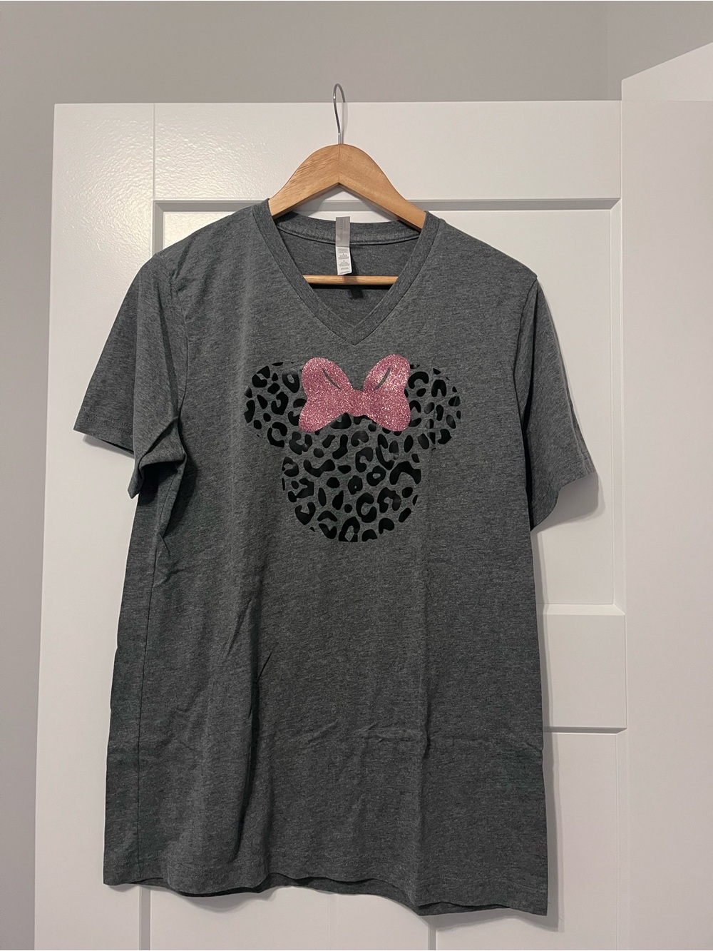 Women’s Gray V-Neck Tee with Pink Bow Leopard Minnie Graphic